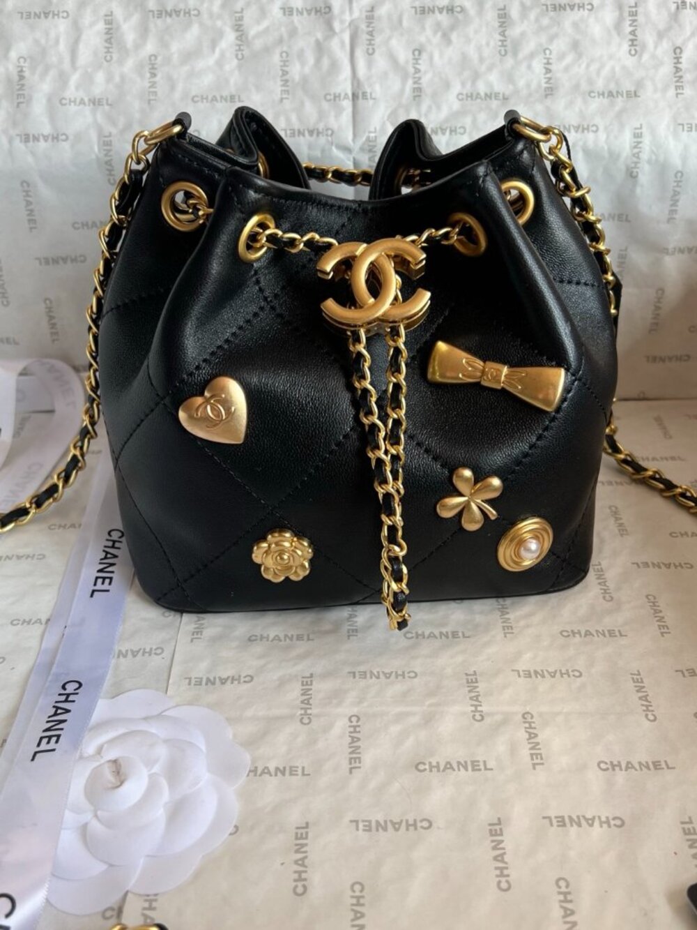 CHANEL 25K New Badge Series Bucket Bag